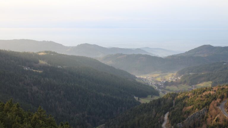 Dieses Bild zeigt eine Webcam-Aufnahme vom Achertal, aufgenommen am Samstag, den 20.12.2025 um 15:40 Uhr. Die Temperatur betrug 9.3°C.