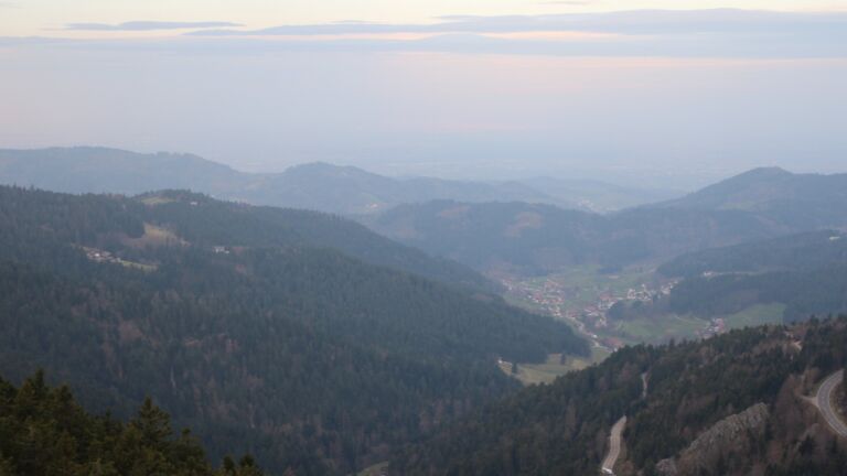 Dieses Bild zeigt eine Webcam-Aufnahme vom Achertal, aufgenommen am Mittwoch, den 25.03.2026 um 06:50 Uhr. Die Temperatur betrug 4.4°C.