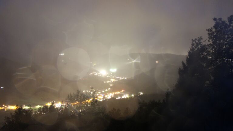 Dieses Bild zeigt eine Webcam-Aufnahme vom Achertal, aufgenommen am Dienstag, den 13.10.2026 um 19:50 Uhr. Die Temperatur betrug 11.2°C.