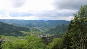 Dieses Bild zeigt eine Webcam-Aufnahme vom Achertal, aufgenommen am Freitag, den 15.05.2026 um 16:30 Uhr. Die Temperatur betrug 10°C.