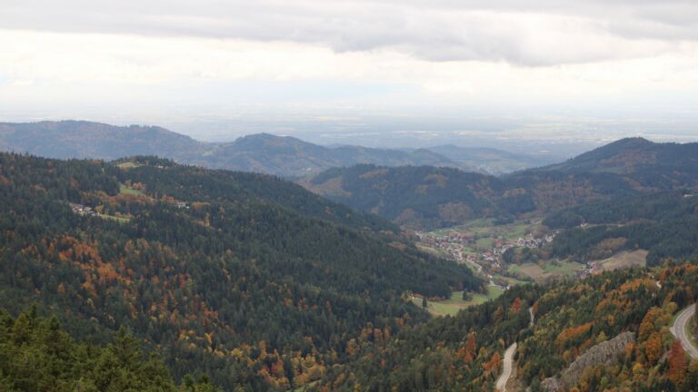 Dieses Bild zeigt eine Webcam-Aufnahme vom Achertal, aufgenommen am Freitag, den 17.10.2025 um 15:30 Uhr. Die Temperatur betrug 7.2°C.
