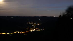 Dieses Bild zeigt eine Webcam-Aufnahme vom Achertal, aufgenommen am Freitag, den 24.07.2026 um 22:30 Uhr. Die Temperatur betrug 20.2°C.