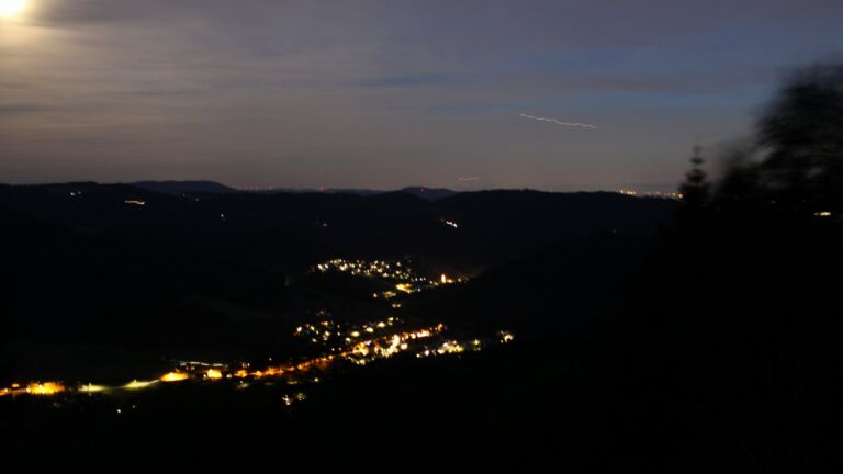 Dieses Bild zeigt eine Webcam-Aufnahme vom Achertal, aufgenommen am Freitag, den 24.07.2026 um 22:30 Uhr. Die Temperatur betrug 20.2°C.