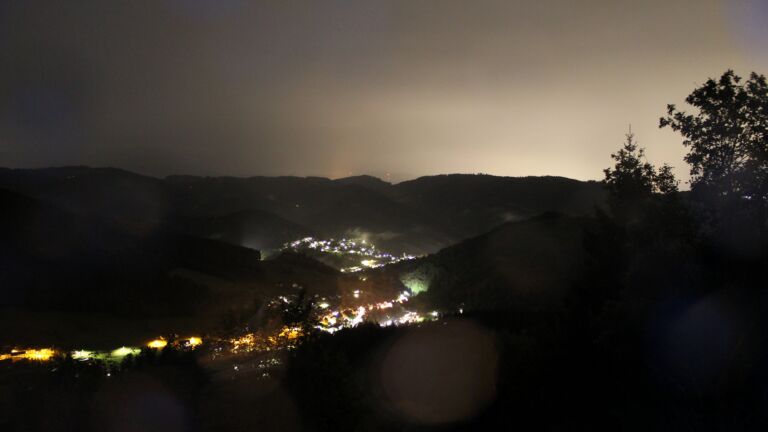 Dieses Bild zeigt eine Webcam-Aufnahme vom Achertal, aufgenommen am Samstag, den 05.09.2026 um 05:00 Uhr. Die Temperatur betrug 10.8°C.
