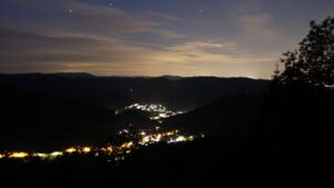 Dieses Bild zeigt eine Webcam-Aufnahme vom Achertal, aufgenommen am Mittwoch, den 13.05.2026 um 04:10 Uhr. Die Temperatur betrug 3.5°C.