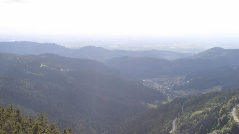 Dieses Bild zeigt eine Webcam-Aufnahme vom Achertal, aufgenommen am Freitag, den 23.05.2025 um 18:30 Uhr. Die Temperatur betrug 8.2°C.