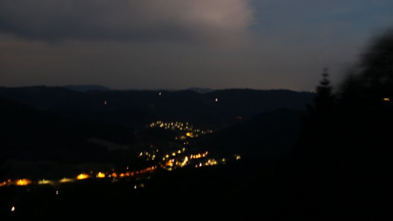 Dieses Bild zeigt eine Webcam-Aufnahme vom Achertal, aufgenommen am Freitag, den 26.06.2026 um 22:50 Uhr. Die Temperatur betrug 29.8°C.