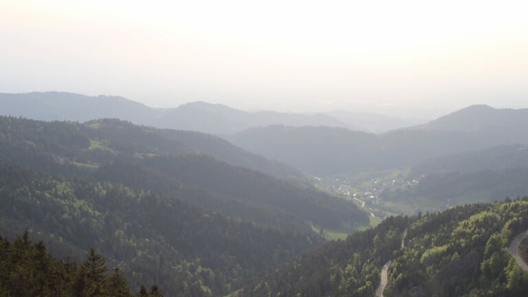 Dieses Bild zeigt eine Webcam-Aufnahme vom Achertal, aufgenommen am Freitag, den 02.05.2025 um 19:20 Uhr. Die Temperatur betrug 19.8°C.