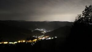 Dieses Bild zeigt eine Webcam-Aufnahme vom Achertal, aufgenommen am Freitag, den 12.06.2026 um 00:00 Uhr. Die Temperatur betrug 10.1°C.