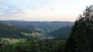 Dieses Bild zeigt eine Webcam-Aufnahme vom Achertal, aufgenommen am Montag, den 01.06.2026 um 21:10 Uhr. Die Temperatur betrug 18.2°C.