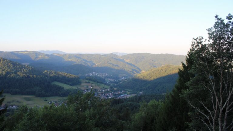 Dieses Bild zeigt eine Webcam-Aufnahme vom Achertal, aufgenommen am Dienstag, den 28.07.2026 um 06:50 Uhr. Die Temperatur betrug 16.1°C.