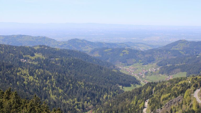 Dieses Bild zeigt eine Webcam-Aufnahme vom Achertal, aufgenommen am Freitag, den 24.04.2026 um 13:40 Uhr. Die Temperatur betrug 13.8°C.