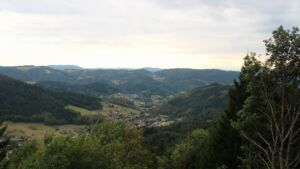 Dieses Bild zeigt eine Webcam-Aufnahme vom Achertal, aufgenommen am Montag, den 24.08.2026 um 17:50 Uhr. Die Temperatur betrug 18.2°C.