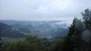 Dieses Bild zeigt eine Webcam-Aufnahme vom Achertal, aufgenommen am Freitag, den 28.08.2026 um 07:00 Uhr. Die Temperatur betrug 17.4°C.