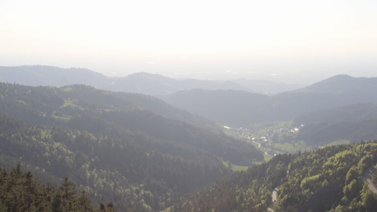 Dieses Bild zeigt eine Webcam-Aufnahme vom Achertal, aufgenommen am Mittwoch, den 29.04.2026 um 18:50 Uhr. Die Temperatur betrug 11.7°C.