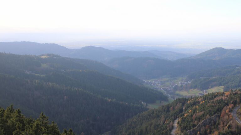 Dieses Bild zeigt eine Webcam-Aufnahme vom Achertal, aufgenommen am Dienstag, den 11.11.2025 um 15:20 Uhr. Die Temperatur betrug 8.4°C.