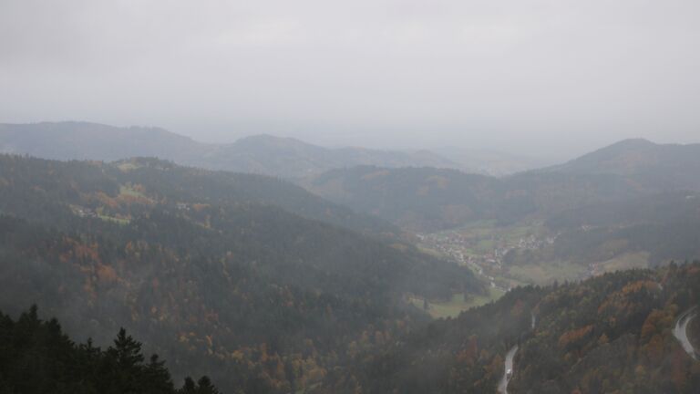 Dieses Bild zeigt eine Webcam-Aufnahme vom Achertal, aufgenommen am Montag, den 20.10.2025 um 11:10 Uhr. Die Temperatur betrug 8.6°C.