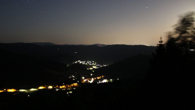 Dieses Bild zeigt eine Webcam-Aufnahme vom Achertal, aufgenommen am Dienstag, den 26.05.2026 um 02:30 Uhr. Die Temperatur betrug 21.3°C.