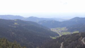 Dieses Bild zeigt eine Webcam-Aufnahme vom Achertal, aufgenommen am Donnerstag, den 16.04.2026 um 17:40 Uhr. Die Temperatur betrug 12.6°C.