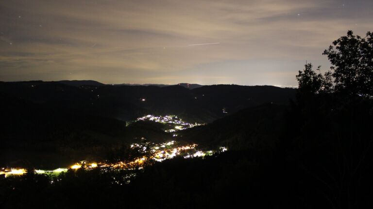 Dieses Bild zeigt eine Webcam-Aufnahme vom Achertal, aufgenommen am Samstag, den 12.09.2026 um 21:20 Uhr. Die Temperatur betrug 18°C.