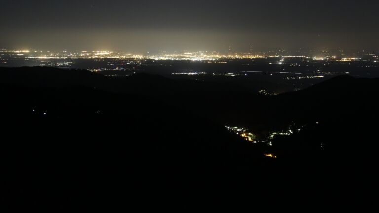 Dieses Bild zeigt eine Webcam-Aufnahme vom Achertal, aufgenommen am Mittwoch, den 25.06.2025 um 00:30 Uhr. Die Temperatur betrug 18°C.