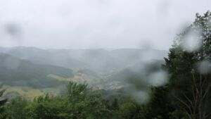 Dieses Bild zeigt eine Webcam-Aufnahme vom Achertal, aufgenommen am Donnerstag, den 04.06.2026 um 15:00 Uhr. Die Temperatur betrug 12.8°C.