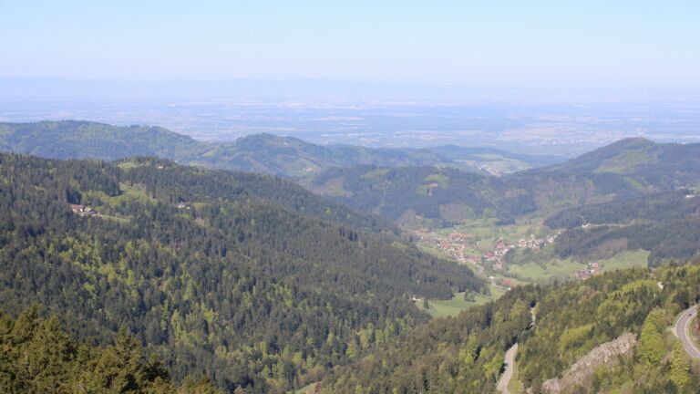 Dieses Bild zeigt eine Webcam-Aufnahme vom Achertal, aufgenommen am Sonntag, den 26.04.2026 um 10:10 Uhr. Die Temperatur betrug 9.6°C.