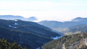 Dieses Bild zeigt eine Webcam-Aufnahme vom Achertal, aufgenommen am Samstag, den 22.11.2025 um 14:00 Uhr. Die Temperatur betrug -2.4°C.