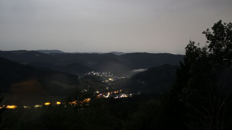 Dieses Bild zeigt eine Webcam-Aufnahme vom Achertal, aufgenommen am Freitag, den 28.08.2026 um 03:00 Uhr. Die Temperatur betrug 18.4°C.