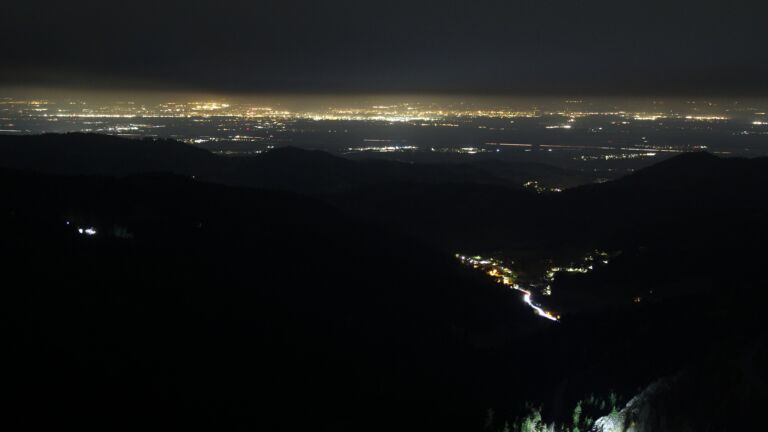 Dieses Bild zeigt eine Webcam-Aufnahme vom Achertal, aufgenommen am Dienstag, den 11.11.2025 um 05:00 Uhr. Die Temperatur betrug 4.9°C.