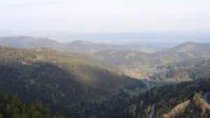 Dieses Bild zeigt eine Webcam-Aufnahme vom Achertal, aufgenommen am Samstag, den 18.04.2026 um 07:50 Uhr. Die Temperatur betrug 15°C.