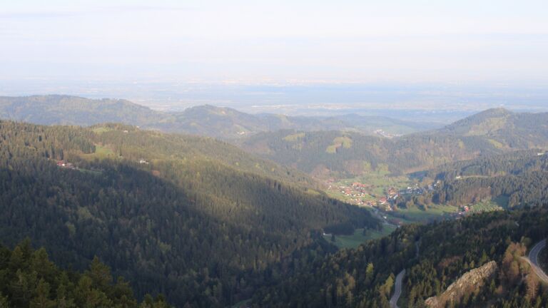 Dieses Bild zeigt eine Webcam-Aufnahme vom Achertal, aufgenommen am Samstag, den 18.04.2026 um 07:50 Uhr. Die Temperatur betrug 15°C.