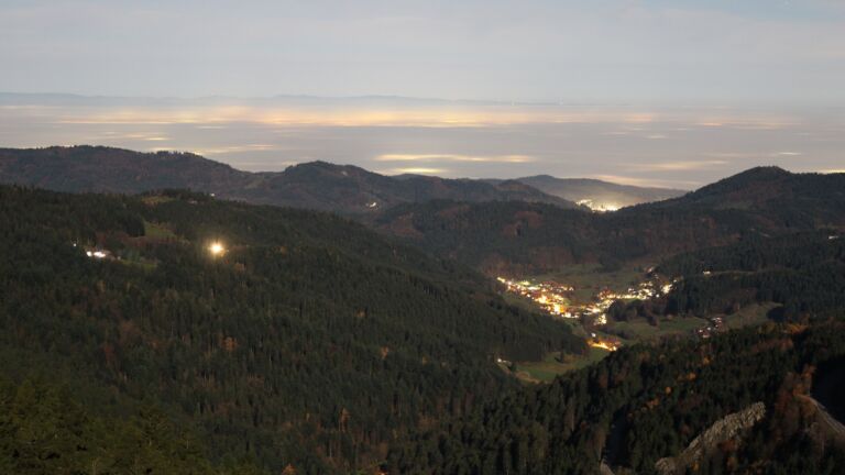 Dieses Bild zeigt eine Webcam-Aufnahme vom Achertal, aufgenommen am Donnerstag, den 06.11.2025 um 20:00 Uhr. Die Temperatur betrug 8.4°C.