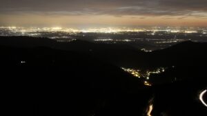 Dieses Bild zeigt eine Webcam-Aufnahme vom Achertal, aufgenommen am Montag, den 06.04.2026 um 21:30 Uhr. Die Temperatur betrug 9.5°C.