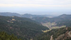 Dieses Bild zeigt eine Webcam-Aufnahme vom Achertal, aufgenommen am Freitag, den 19.12.2025 um 11:00 Uhr. Die Temperatur betrug 7.4°C.