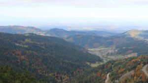 Dieses Bild zeigt eine Webcam-Aufnahme vom Achertal, aufgenommen am Samstag, den 18.10.2025 um 11:00 Uhr. Die Temperatur betrug 6°C.