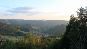Dieses Bild zeigt eine Webcam-Aufnahme vom Achertal, aufgenommen am Samstag, den 22.08.2026 um 20:00 Uhr. Die Temperatur betrug 17°C.
