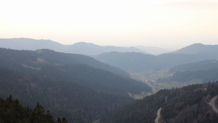 Dieses Bild zeigt eine Webcam-Aufnahme vom Achertal, aufgenommen am Dienstag, den 24.03.2026 um 17:30 Uhr. Die Temperatur betrug 8.6°C.