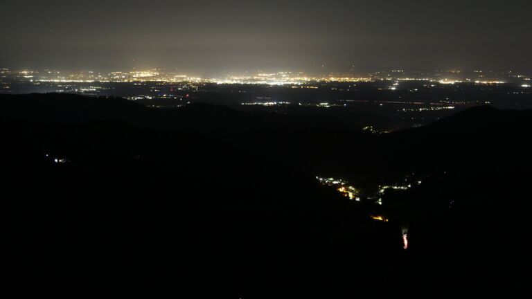 Dieses Bild zeigt eine Webcam-Aufnahme vom Achertal, aufgenommen am Samstag, den 20.09.2025 um 04:30 Uhr. Die Temperatur betrug 20°C.