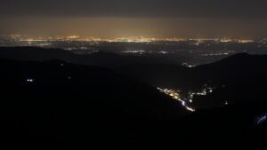 Dieses Bild zeigt eine Webcam-Aufnahme vom Achertal, aufgenommen am Freitag, den 20.03.2026 um 22:30 Uhr. Die Temperatur betrug 4.7°C.