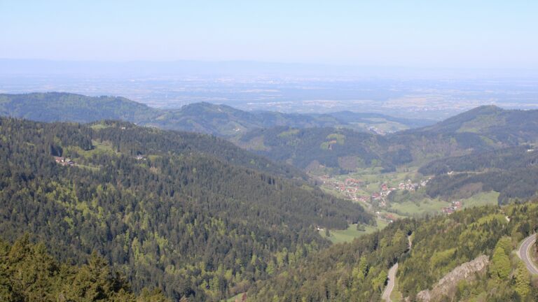 Dieses Bild zeigt eine Webcam-Aufnahme vom Achertal, aufgenommen am Sonntag, den 26.04.2026 um 09:50 Uhr. Die Temperatur betrug 9°C.