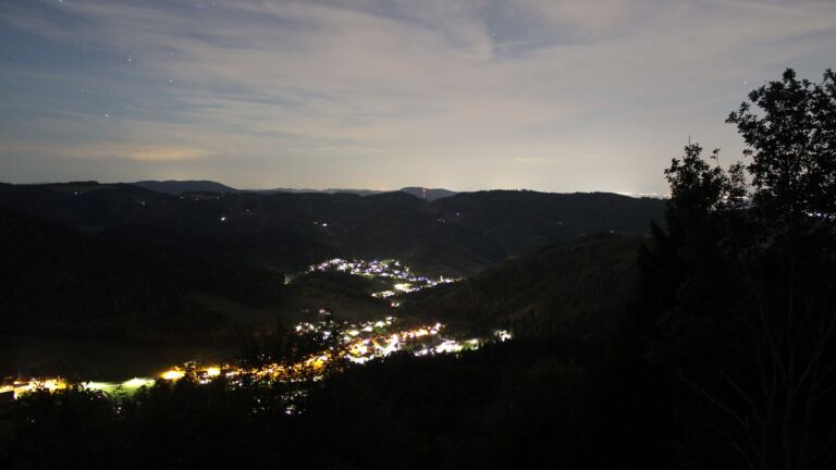 Dieses Bild zeigt eine Webcam-Aufnahme vom Achertal, aufgenommen am Dienstag, den 01.09.2026 um 22:30 Uhr. Die Temperatur betrug 16.8°C.