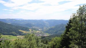 Dieses Bild zeigt eine Webcam-Aufnahme vom Achertal, aufgenommen am Mittwoch, den 17.06.2026 um 16:10 Uhr. Die Temperatur betrug 30.4°C.