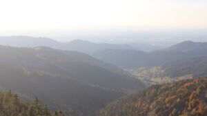 Dieses Bild zeigt eine Webcam-Aufnahme vom Achertal, aufgenommen am Samstag, den 18.10.2025 um 17:20 Uhr. Die Temperatur betrug 7.3°C.
