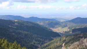 Dieses Bild zeigt eine Webcam-Aufnahme vom Achertal, aufgenommen am Sonntag, den 01.03.2026 um 12:10 Uhr. Die Temperatur betrug 8.4°C.