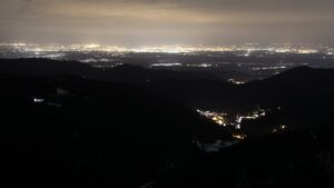 Dieses Bild zeigt eine Webcam-Aufnahme vom Achertal, aufgenommen am Mittwoch, den 14.01.2026 um 22:00 Uhr. Die Temperatur betrug 5.4°C.