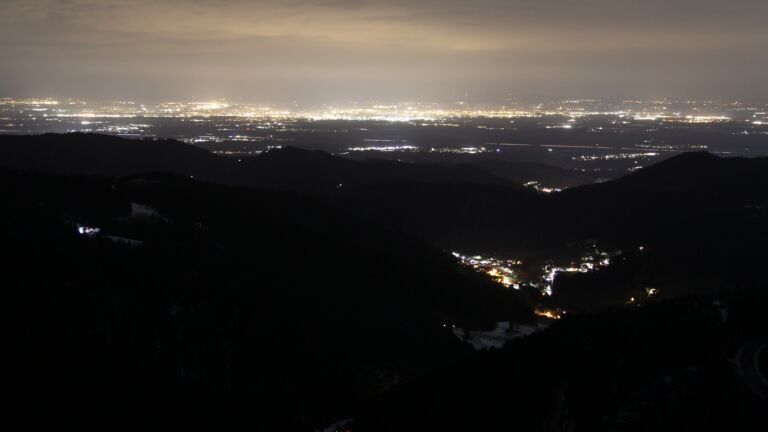 Dieses Bild zeigt eine Webcam-Aufnahme vom Achertal, aufgenommen am Mittwoch, den 14.01.2026 um 22:00 Uhr. Die Temperatur betrug 5.4°C.