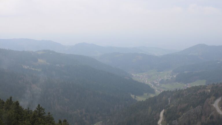 Dieses Bild zeigt eine Webcam-Aufnahme vom Achertal, aufgenommen am Freitag, den 10.04.2026 um 15:50 Uhr. Die Temperatur betrug 8°C.