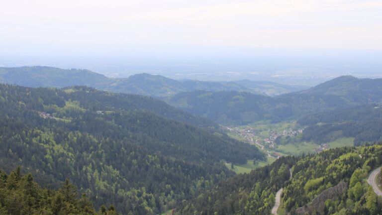 Dieses Bild zeigt eine Webcam-Aufnahme vom Achertal, aufgenommen am Dienstag, den 28.04.2026 um 16:40 Uhr. Die Temperatur betrug 14.6°C.