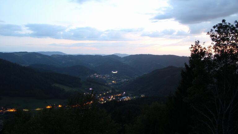 Dieses Bild zeigt eine Webcam-Aufnahme vom Achertal, aufgenommen am Mittwoch, den 16.09.2026 um 20:10 Uhr. Die Temperatur betrug 13.5°C.